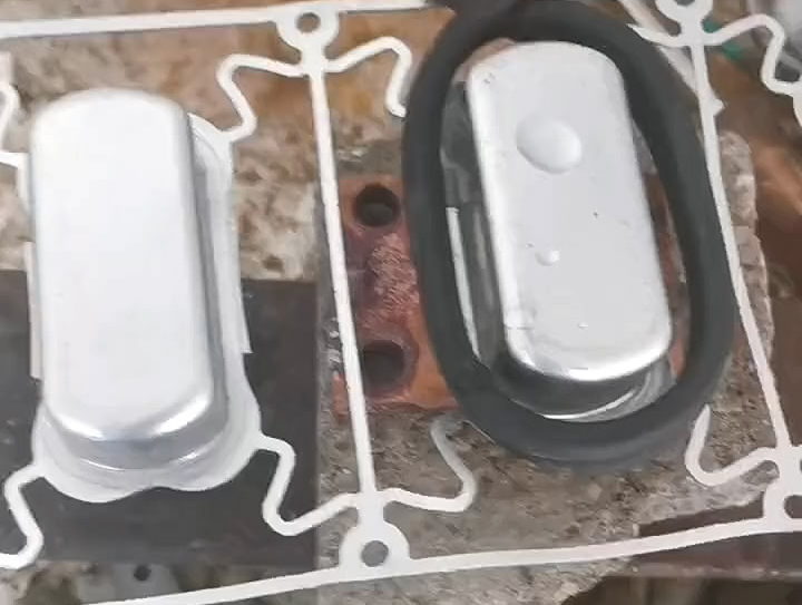 鋁件模具加熱，高頻機(jī)緩慢加熱至100度左右，保持模具不變形