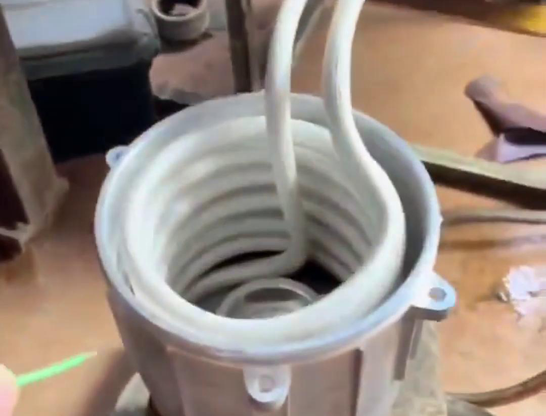 使用高頻機(jī)進(jìn)行電機(jī)熱套的優(yōu)點(diǎn)在于加熱速度快、溫度控制準(zhǔn)確、對(duì)材料影響小等