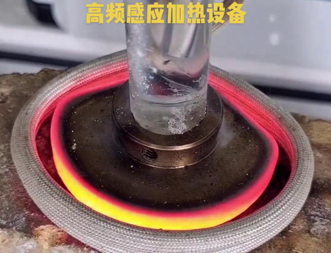高頻焊機(jī)焊接因其高效、高質(zhì)量、環(huán)保、操作簡(jiǎn)便和適應(yīng)性強(qiáng)等優(yōu)點(diǎn)，被廣泛應(yīng)用于各個(gè)行業(yè)